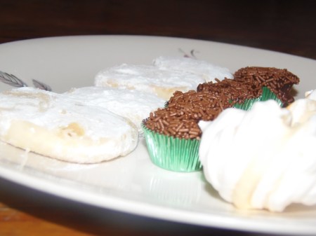 Port companions: lime cookies, brigadeiros, passion fruit meringues